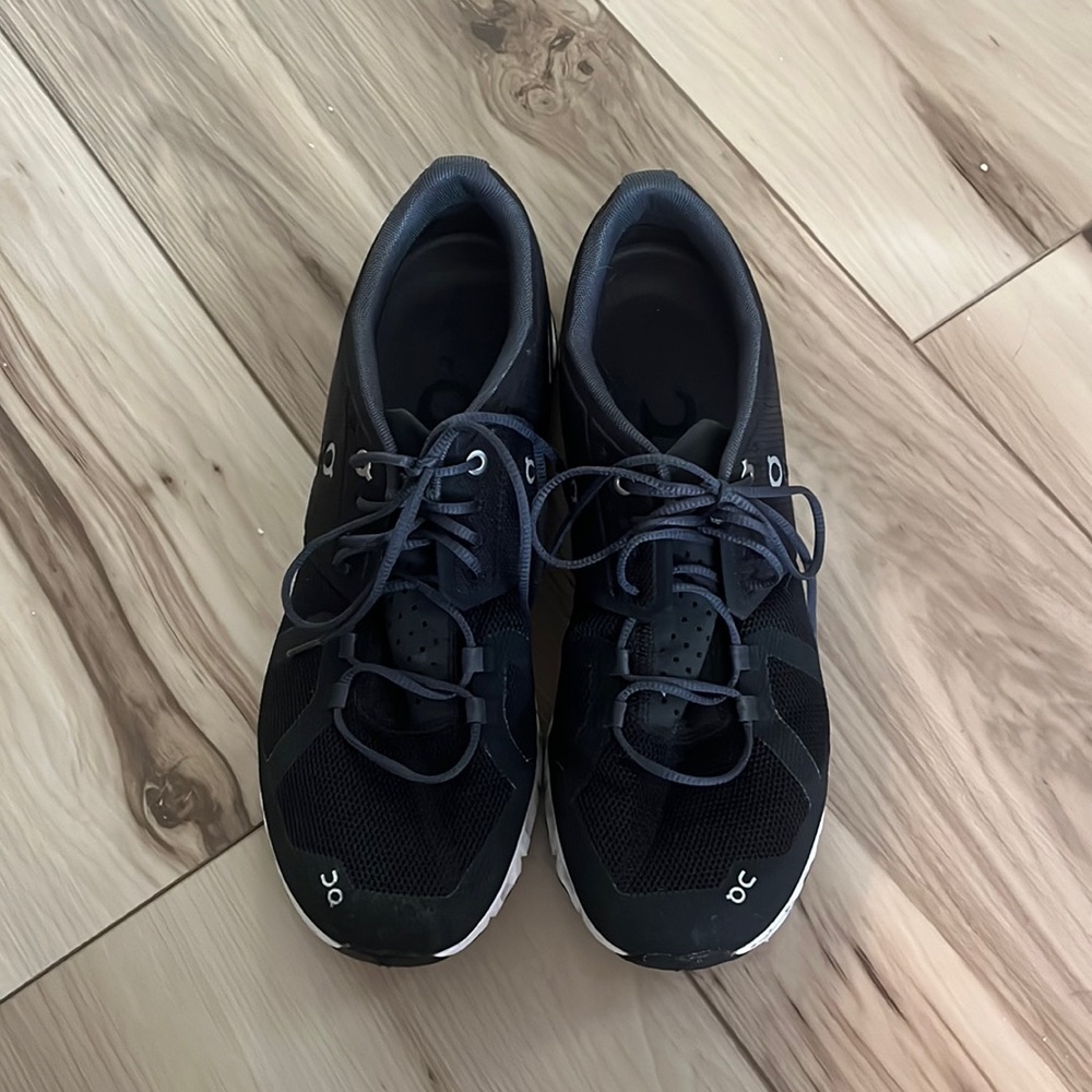 On Cloud Running Shoes Black - Picture 1 of 5